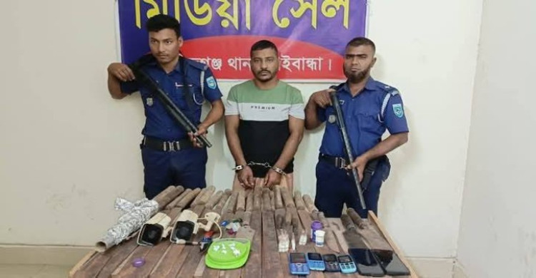 গাইবান্ধার গোবিন্দগঞ্জে বিপুল পরিমাণ মাদকসহ দেশীয় অস্ত্র উদ্ধার, আটক ১