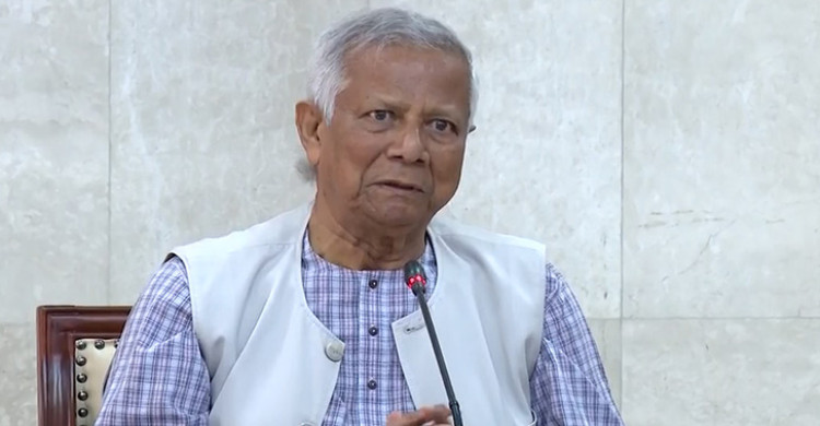 চার জেলায় বন্যায় ক্ষতিগ্রস্তদের ঘর বিতরণ করলেন প্রধান উপদেষ্টা