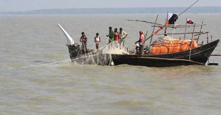 মধ্যরাত থেকে ৫৮ দিন সাগরে মাছ ধরায় নিষেধাজ্ঞা