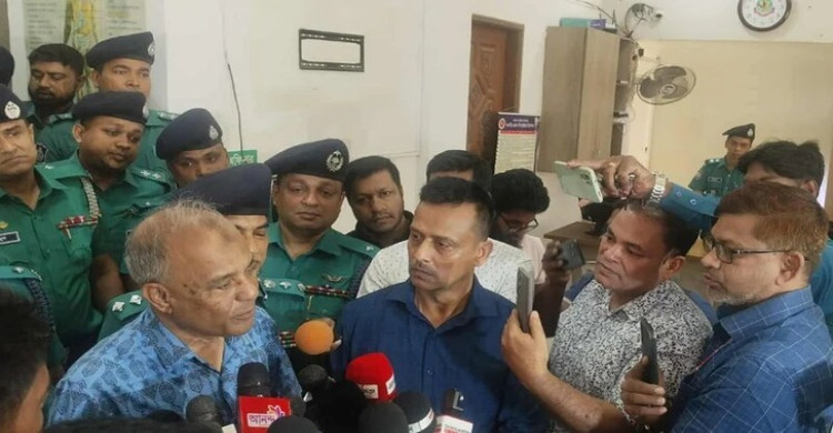 আ.লীগের মিছিল প্রতিরোধে পুলিশ নিষ্ক্রিয় থাকলেই ব্যবস্থা: স্বরাষ্ট্র উপদেষ্টা