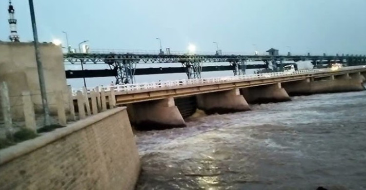 বিস্ফোরণ ঘটিয়ে বাঁধ উড়িয়ে দিল পাকিস্তান