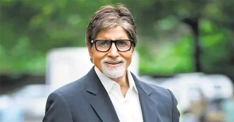 অমিতাভ বচ্চনকে ৬ কোটি টাকার গাড়ি উপহার দিয়ে চড় খান পরিচালক