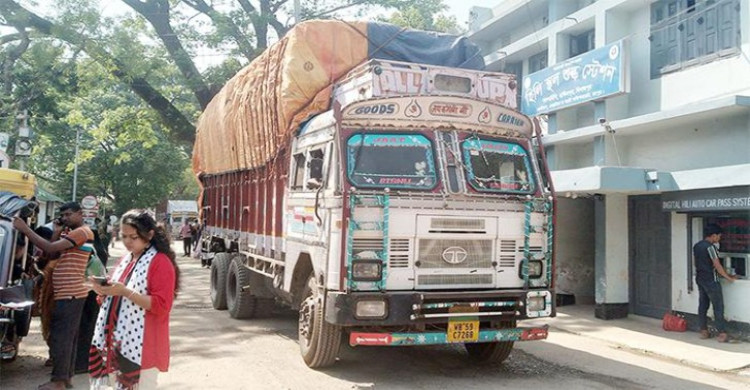 হিলি দিয়ে রেকর্ড পরিমাণ ভারতীয় চাল আমদানি, কমছে দাম