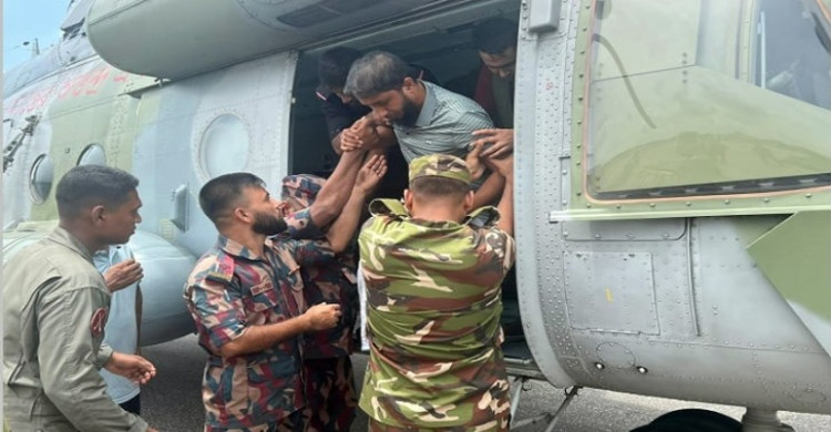 হাতিকে বাঁচাতে গিয়ে আহত চিকিৎসকদের বিজিবির হেলিকপ্টারে আনা হলো ঢাকায়