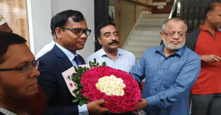 সিলেটের নতুন জেলা প্রশাসক হিসেবে দায়িত্ব নিলেন সারওয়ার আলম
