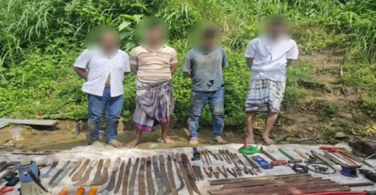 সীতাকুণ্ডে অস্ত্র কারখানার সন্ধান, আটক ৪