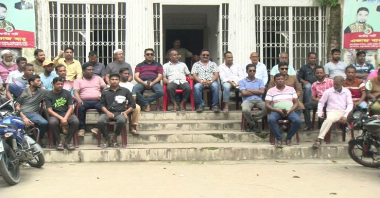 হামলার শঙ্কায় রংপুরে জাতীয় পার্টি কার্যালয়ে নেতাকর্মীদের অবস্থান