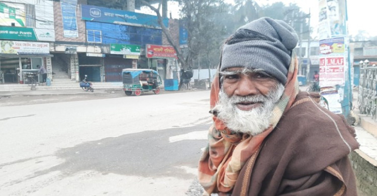 তেঁতুলিয়ায় শীত ও ঘন কুয়াশায় স্থবির জনজীবন