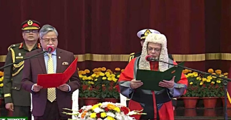 শপথ নিলেন নতুন প্রধান বিচারপতি