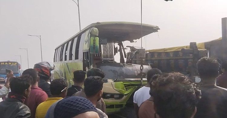 ঢাকা-ভাঙ্গা এক্সপ্রেসওয়েতে বাস-ট্রাক সংঘর্ষে নিহত ৩