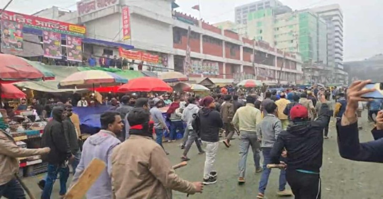 কারওয়ান বাজারে চাঁদাবাজি বিরোধী মানববন্ধনে হামলা