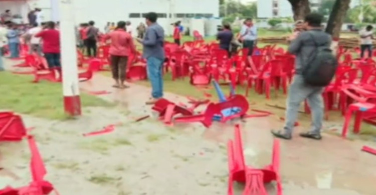 স্লোগান দিয়ে গোপালগঞ্জে এনসিপির সমাবেশে হামলা, ককটেল ও ইটপাটকেল নিক্ষেপ