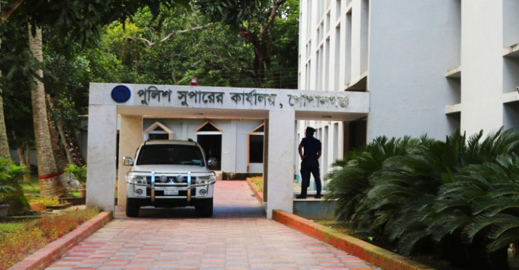 পুলিশ সুপার কার্যালয়ে অবস্থান নিয়েছেন নাহিদসহ এনসিপি নেতারা