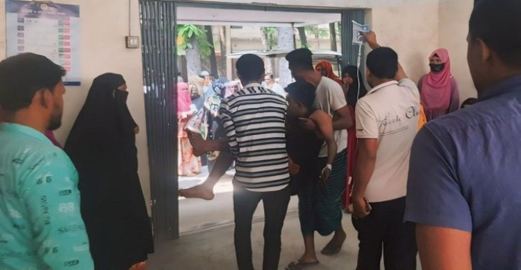 মতলবে ঘুমন্ত স্বামীর ‌‘পুরুষাঙ্গ কেটে দিল‌’ স্ত্রী, শ্বশুরসহ পলাতক