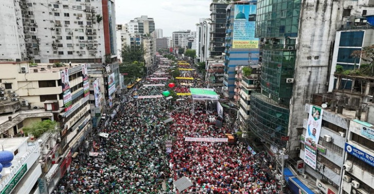 নয়াপল্টনে তারুণ্যের সমাবেশে নেতাকর্মীর ঢল
