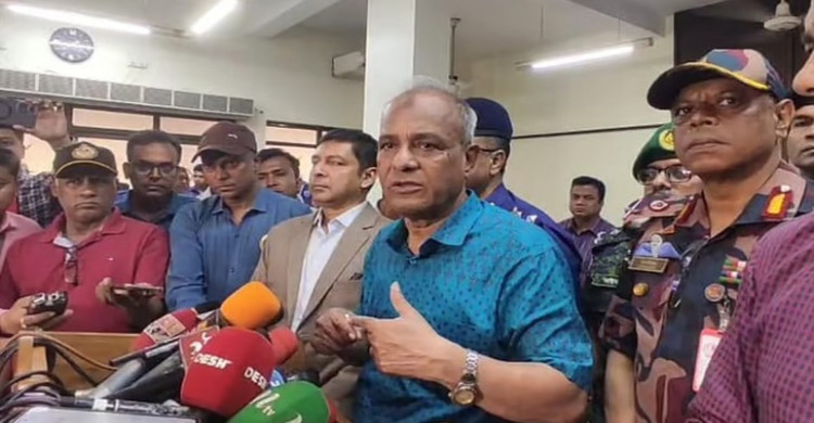 পুলিশের হাতে কোনো মারণাস্ত্র থাকবে না: স্বরাষ্ট্র উপদেষ্টা