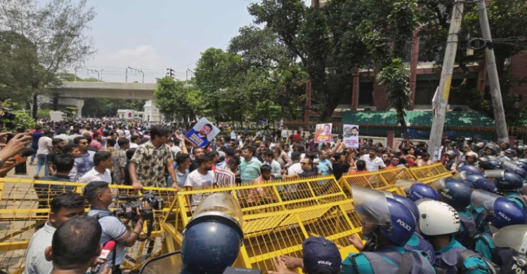 সচিবালয় অভিমুখে ইশরাক সমর্থকদের লংমার্চ কর্মসূচিতে পুলিশের বাধা