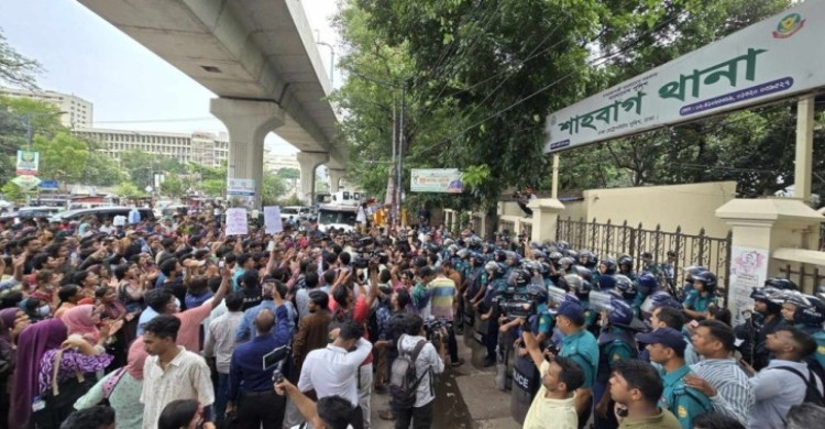 সাম্য হত্যার বিচার দাবিতে শাহবাগ থানা ঘেরাও
