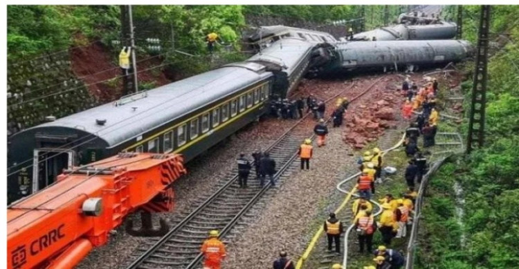 চীনে ট্রেন দুর্ঘটনায় ১১ রেলকর্মী নিহত
