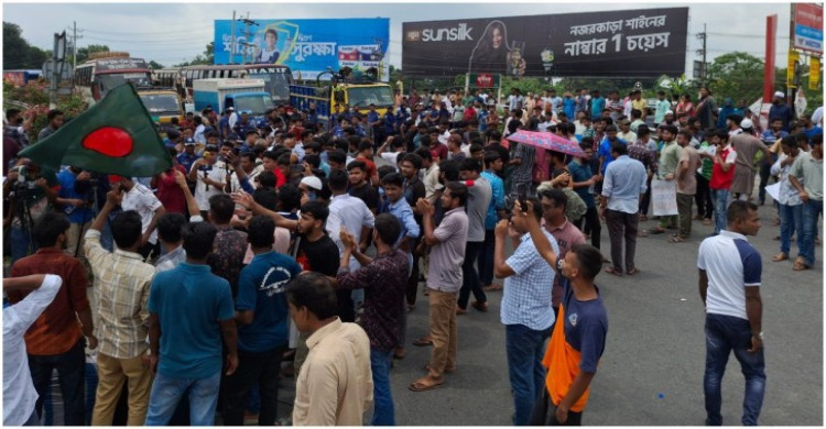 টাঙ্গাইলকে ঢাকা বিভাগে রাখার দাবিতে যমুনা সেতু মহাসড়ক অবরোধ