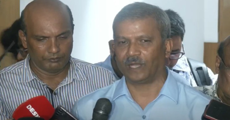 জরুরি অবস্থা বা তত্ত্বাবধায়ক সরকারের সম্ভাবনার বিষয়ে অবগত নই: আইন উপদেষ্টা