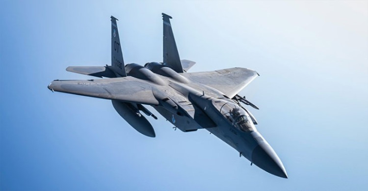 ইরানে বিধ্বস্ত বিমানের ক্রুকে জীবিত উদ্ধার করে নিয়ে গেছে মার্কিন সেনারা