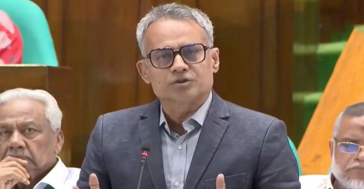 ভারত থেকে আনা হচ্ছে রেলের ২০০ ব্রডগেজ কোচ: রেলপথমন্ত্রী