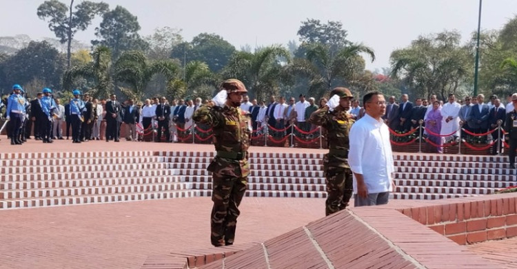 স্মৃতিসৌধে শ্রদ্ধা জানালেন প্রধানমন্ত্রী