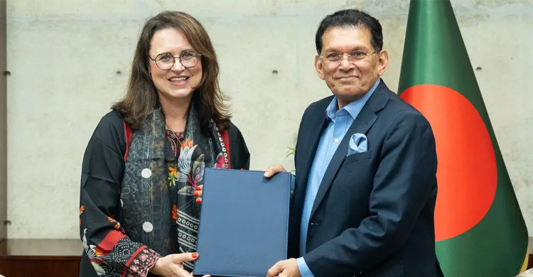 পররাষ্ট্রমন্ত্রীর কা‌ছে আইওএমের প্রধানের পরিচয়পত্র পেশ