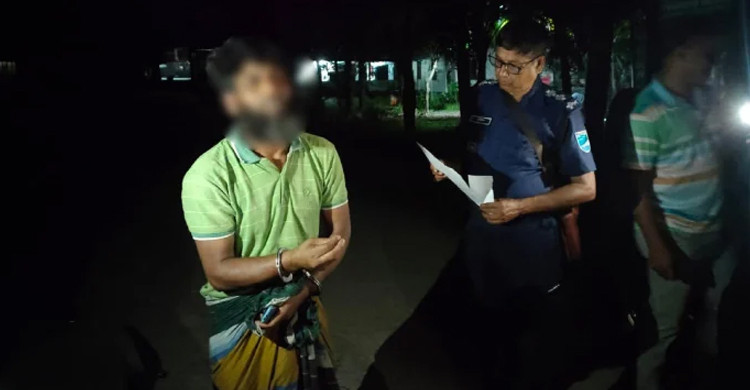 ইউএনওর কাছে গাঁজা সেবনের টাকা চেয়ে বিপাকে মাদকসেবী!